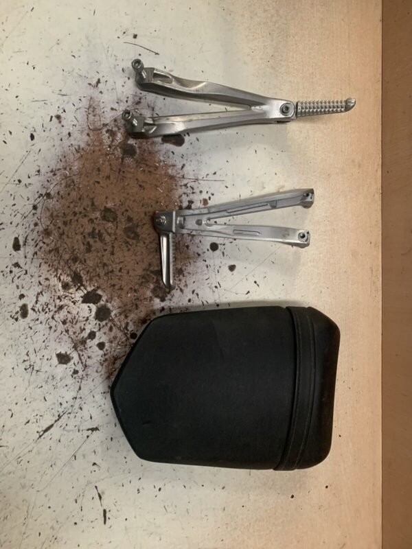 YAMAHA R1 2008 PASSSEAT & Pillion Brackets07 yzf r6 1000 600 track WRECKING BIKE